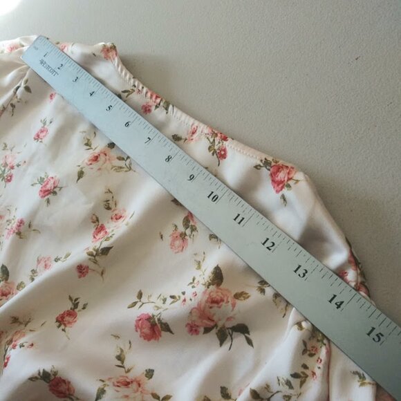 Forever 21 women's size S cream, pink and green floral long sleeve crop top - Picture 10 of 16